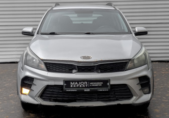 Подержанный автомобиль Kia Rio Hatchback 2021 года (2 фото)