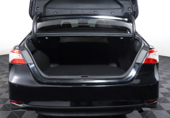 Подержанный автомобиль Toyota Camry Sedan 2018 года (9 фото)
