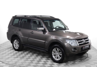 Подержанный автомобиль Mitsubishi Pajero 2012 года (3 фото)