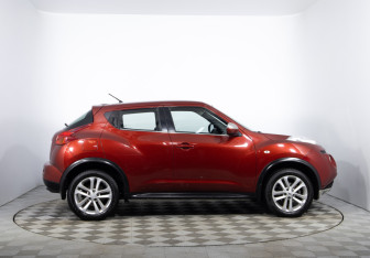 Подержанный автомобиль Nissan Juke 2014 года (4 фото)