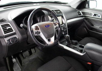Подержанный автомобиль Ford Explorer 2013 года (8 фото)