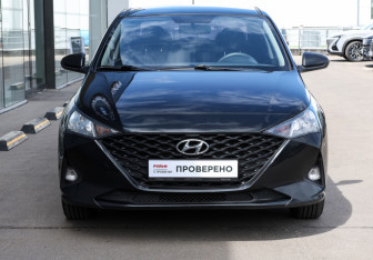 Подержанный автомобиль Hyundai Solaris Sedan 2021 года (2 фото)