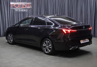 Подержанный автомобиль Changan Eado Plus 2023 года (7 фото)