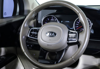 Подержанный автомобиль Kia Carnival 2020 года (14 фото)