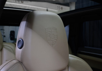 Подержанный автомобиль Porsche Cayenne 2016 года (11 фото)