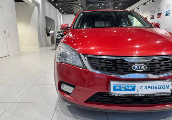 Подержанный автомобиль Kia Ceed Hatchback 2011 года (8 фото)