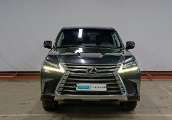 Подержанный автомобиль Lexus LX 2016 года (2 фото)
