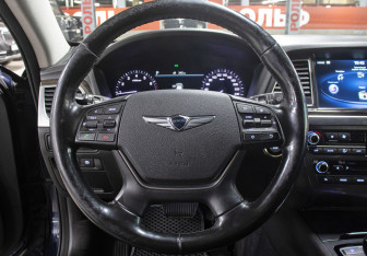 Подержанный автомобиль Genesis G80 2017 года (17 фото)