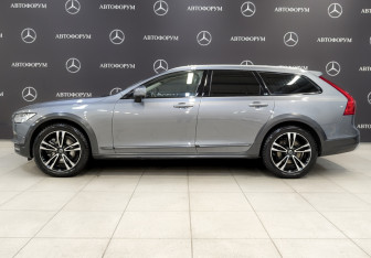Подержанный автомобиль Volvo V90 Cross Country 2019 года (8 фото)