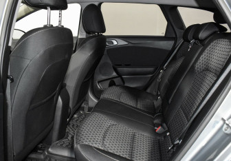 Подержанный автомобиль Kia Ceed Wagon 2019 года (14 фото)