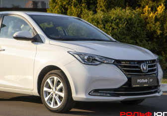 Подержанный автомобиль Changan Alsvin 2023 года (16 фото)