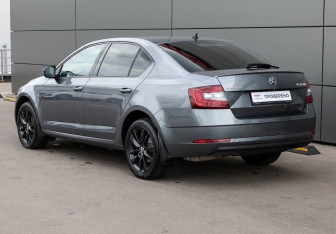 Подержанный автомобиль Skoda Octavia Liftback 2018 года (7 фото)
