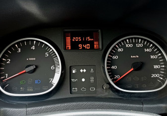 Подержанный автомобиль Renault Duster 2012 года (22 фото)