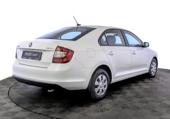 Подержанный автомобиль Skoda Rapid Liftback 2019 года (5 фото)