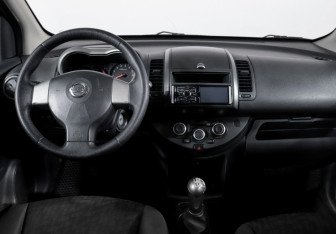 Подержанный автомобиль Nissan Note 2007 года (11 фото)
