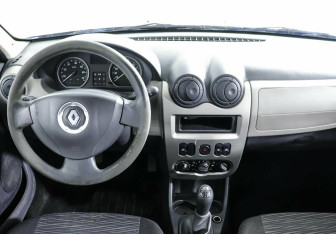 Подержанный автомобиль Renault Sandero 2012 года (6 фото)