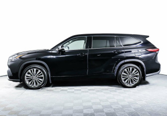 Подержанный автомобиль Toyota Highlander 2020 года (3 фото)