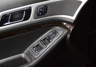 Подержанный автомобиль Ford Explorer 2012 года (13 фото)