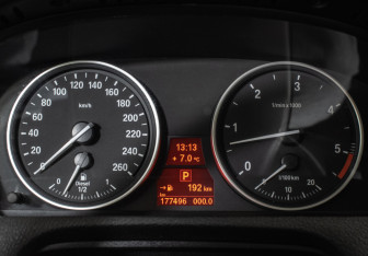 Подержанный автомобиль BMW X5 2010 года (13 фото)