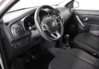 Подержанный автомобиль Renault Logan Sedan 2019 года (9 фото)