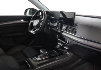 Подержанный автомобиль Audi Q5 2022 года (9 фото)