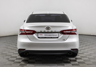 Подержанный автомобиль Toyota Camry Sedan 2018 года (6 фото)
