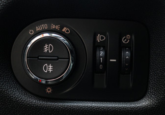 Подержанный автомобиль Opel Corsa 2012 года (11 фото)
