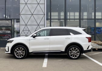Подержанный автомобиль Kia Sorento 2021 года (8 фото)