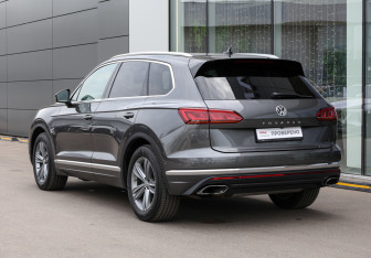 Подержанный автомобиль Volkswagen Touareg 2020 года (7 фото)