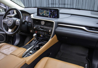 Подержанный автомобиль Lexus RX 2020 года (11 фото)