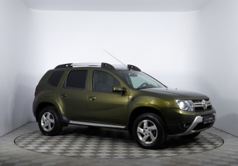 Подержанный автомобиль Renault Duster 2017 года (3 фото)