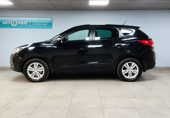 Подержанный автомобиль Hyundai ix35 2015 года (8 фото)