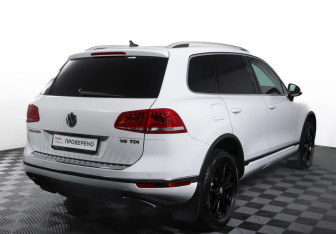 Подержанный автомобиль Volkswagen Touareg 2015 года (5 фото)
