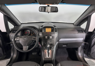 Подержанный автомобиль Opel Zafira Compactvan 2007 года (15 фото)
