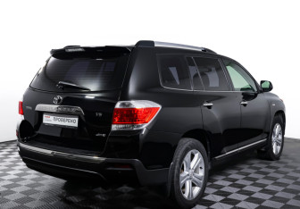 Подержанный автомобиль Toyota Highlander 2012 года (5 фото)