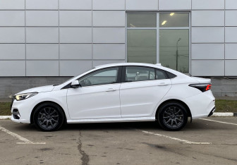 Подержанный автомобиль Omoda S5 2024 года (8 фото)