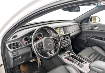 Подержанный автомобиль Kia Optima Sedan 2017 года (16 фото)