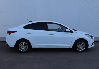 Подержанный автомобиль Hyundai Solaris Sedan 2017 года (7 фото)