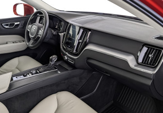 Подержанный автомобиль Volvo XC60 2019 года (13 фото)