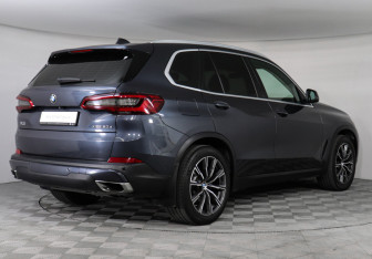 Подержанный автомобиль BMW X5 2019 года (2 фото)