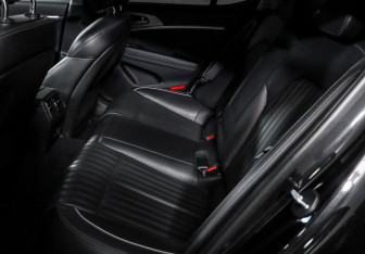 Подержанный автомобиль Genesis G70 2018 года (10 фото)