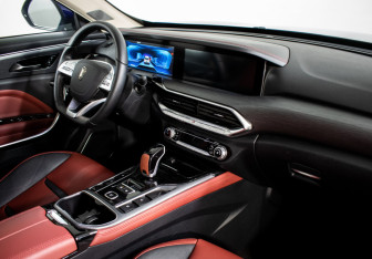 Подержанный автомобиль FAW Bestune T77 2023 года (11 фото)