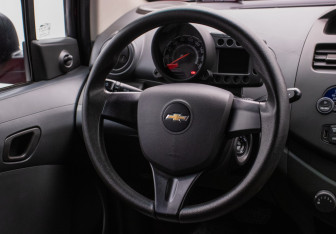 Подержанный автомобиль Chevrolet Spark 2013 года (15 фото)