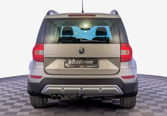 Подержанный автомобиль Skoda Yeti 2016 года (6 фото)