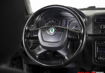 Подержанный автомобиль Skoda Fabia Hatchback 2010 года (13 фото)