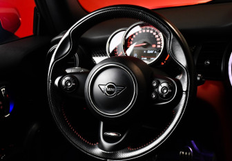 Подержанный автомобиль MINI Hatch 2019 года (12 фото)