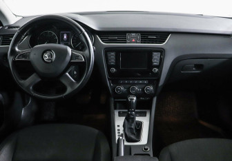 Подержанный автомобиль Skoda Octavia Wagon 2015 года (6 фото)