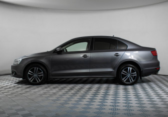Подержанный автомобиль Volkswagen Jetta Sedan 2011 года (8 фото)