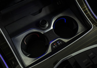 Подержанный автомобиль BMW X7 2023 года (31 фото)