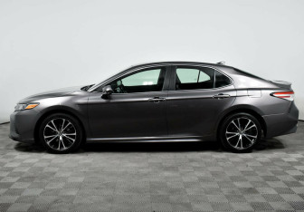 Подержанный автомобиль Toyota Camry Sedan 2020 года (3 фото)